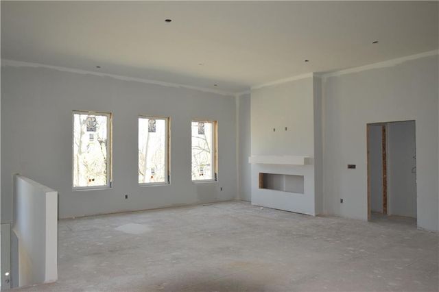 1703 SW Locust Street, Oak Grove, MO 64075
