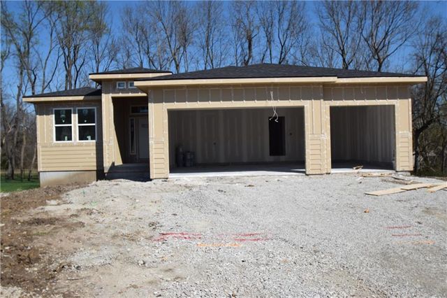1703 SW Locust Street, Oak Grove, MO 64075
