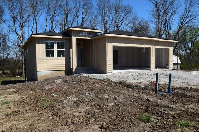 1703 SW Locust Street, Oak Grove, MO 64075
