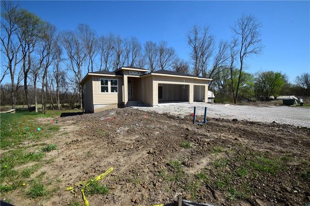 1703 SW Locust Street, Oak Grove, MO 64075