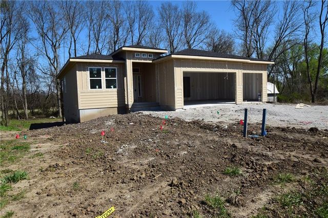 1703 SW Locust Street, Oak Grove, MO 64075