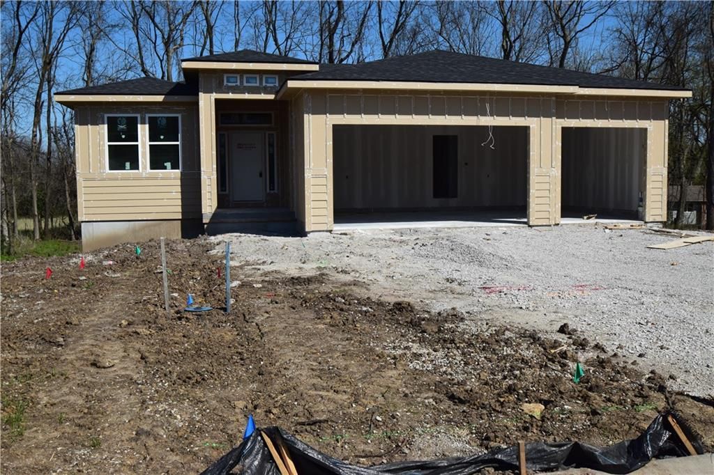1703 SW Locust Street, Oak Grove, MO 64075
