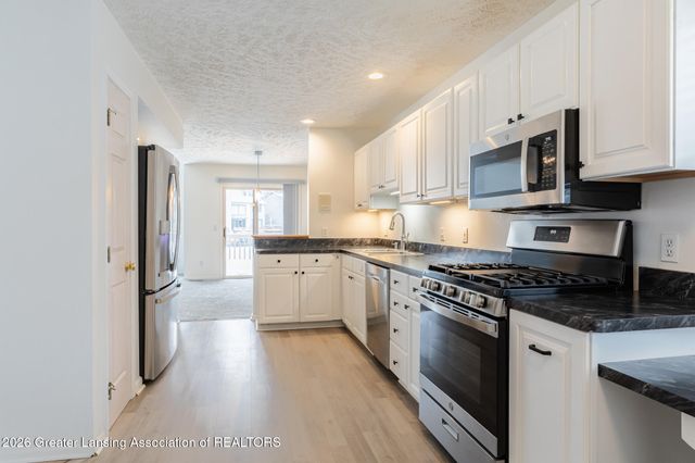 5259 Golden Circle, East Lansing, MI 48823