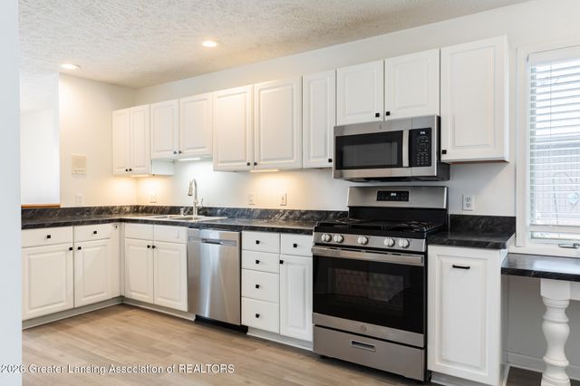 5259 Golden Circle, East Lansing, MI 48823