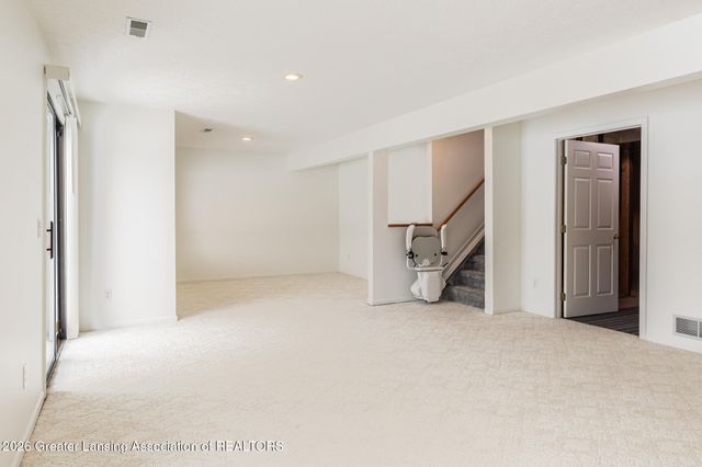 5259 Golden Circle, East Lansing, MI 48823