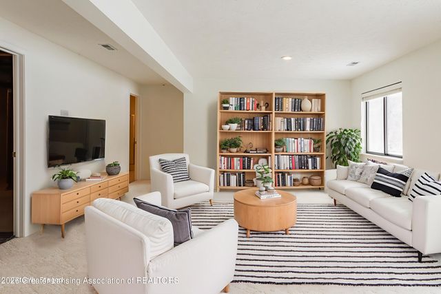 5259 Golden Circle, East Lansing, MI 48823