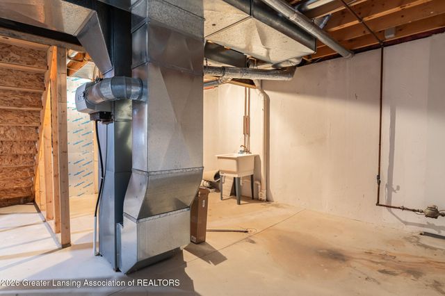 5259 Golden Circle, East Lansing, MI 48823