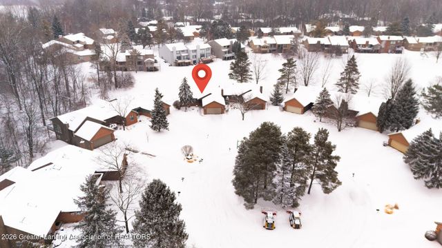 5259 Golden Circle, East Lansing, MI 48823