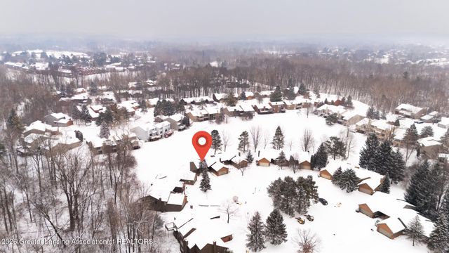 5259 Golden Circle, East Lansing, MI 48823