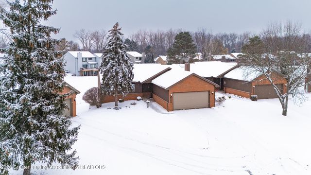 5259 Golden Circle, East Lansing, MI 48823