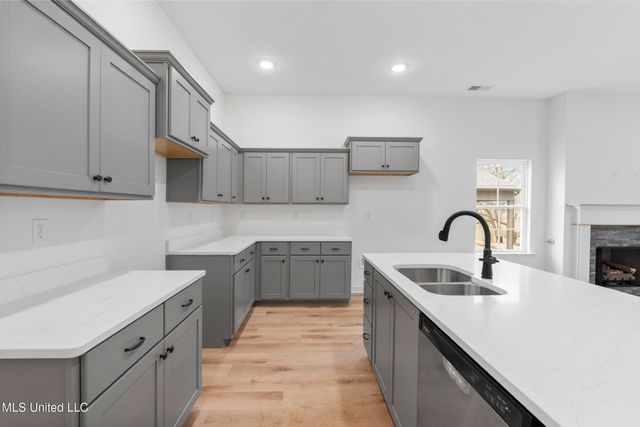 13878 Molly Madeline Lane, Olive Branch, MS 38654