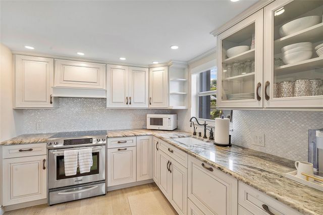 1710 S OCEAN Lane 201, Fort Lauderdale, FL 33316