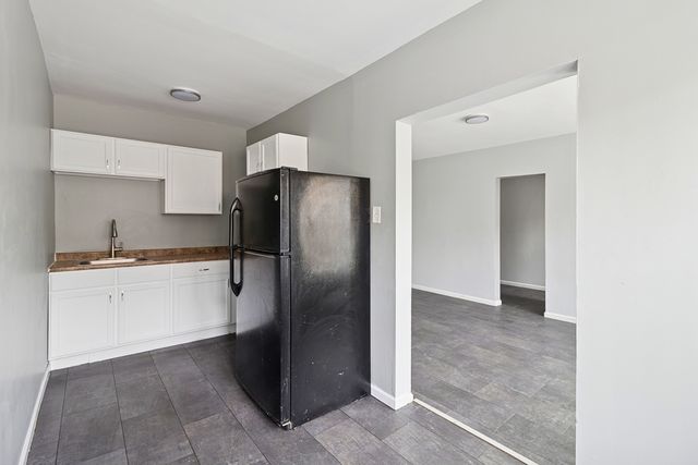 6228 S Western Avenue 203, Chicago, IL 60636