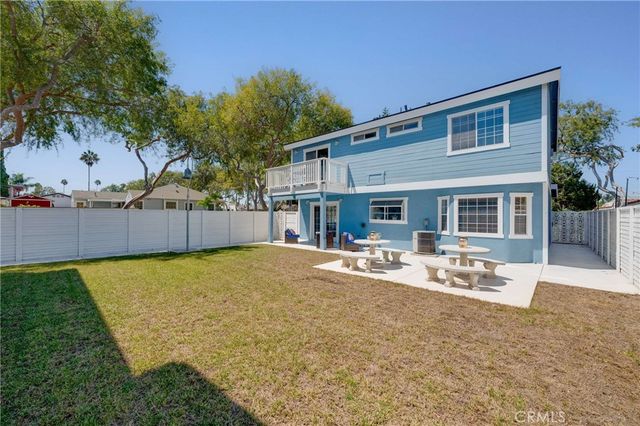 3304 Lewis, Signal Hill, CA 90755