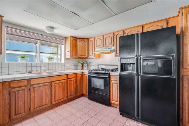 3304 Lewis, Signal Hill, CA 90755
