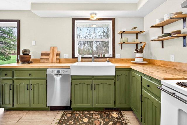W3903 ADOLPH ROAD, Seymour, WI 54165