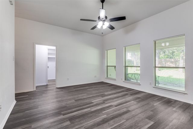 741 Oak Park Drive, Azle, TX 76020