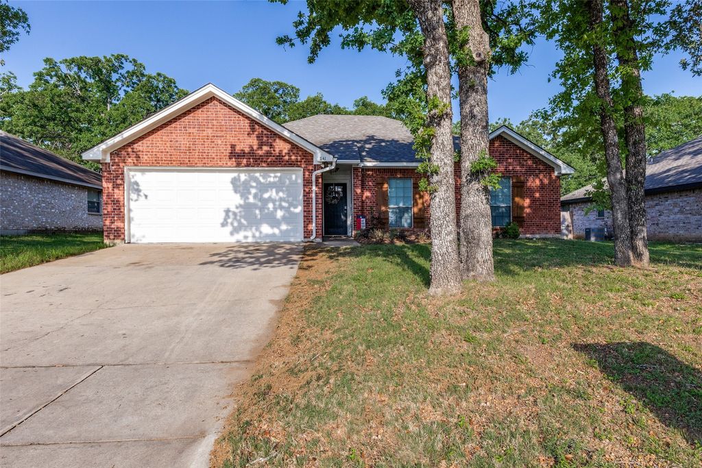 741 Oak Park Drive, Azle, TX 76020