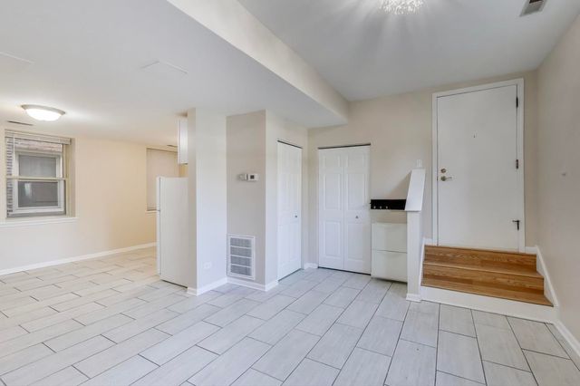 46 6th Avenue GJ, La Grange, IL 60525