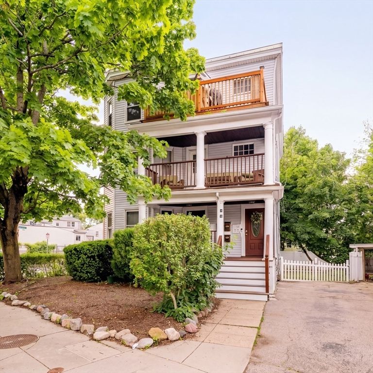304-306 Cummins Highway 3, Boston, MA 02131