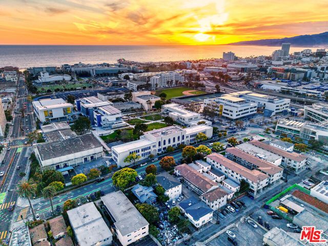 1835 7th Street D, Santa Monica, CA 90401