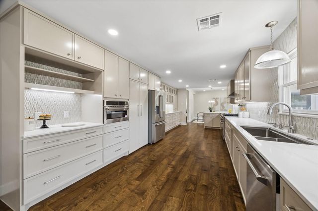 1446 Pirates Cove, Houston, TX 77058