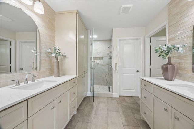 1446 Pirates Cove, Houston, TX 77058