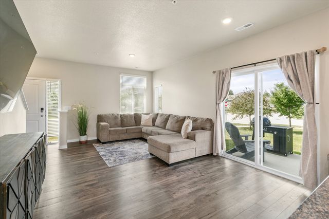 831 NE Bowman Drive, Waukee, IA 50263