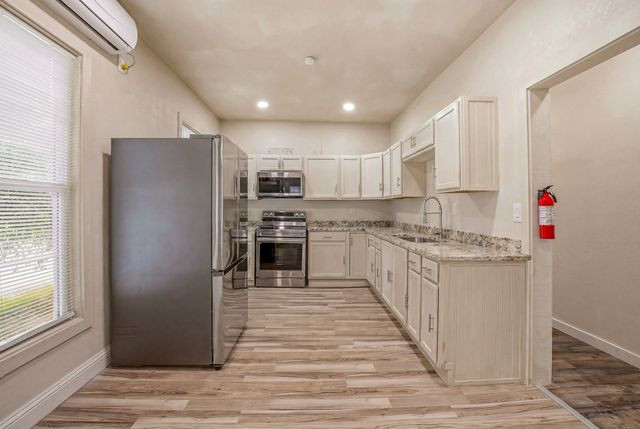 314 N Harding Street, Fort Worth, TX 76102