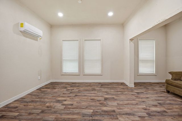 314 N Harding Street, Fort Worth, TX 76102