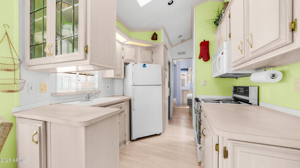 196 MINESHAFT Drive, Apache Junction, AZ 85119