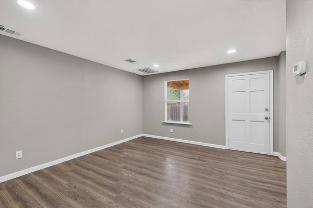 1305-A NW 14th Street, Grand Prairie, TX 75050