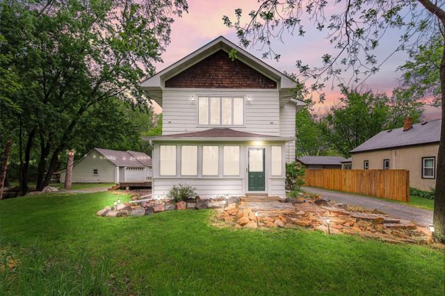 6104 24th Street N, Oakdale, MN 55128