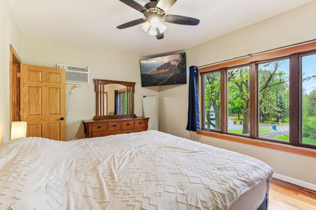 6104 24th Street N, Oakdale, MN 55128