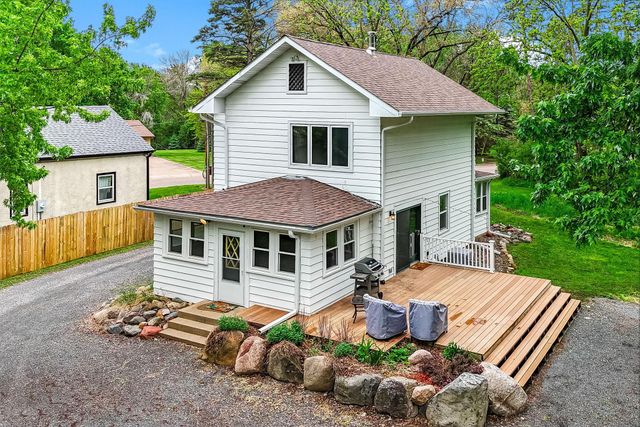 6104 24th Street N, Oakdale, MN 55128
