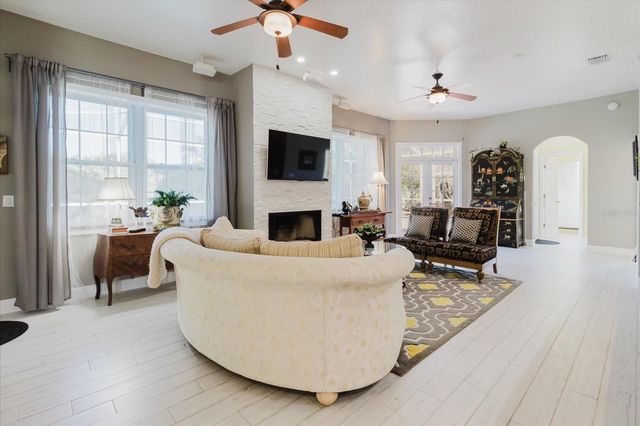 13510 WESTSHIRE DRIVE, Tampa, FL 33618