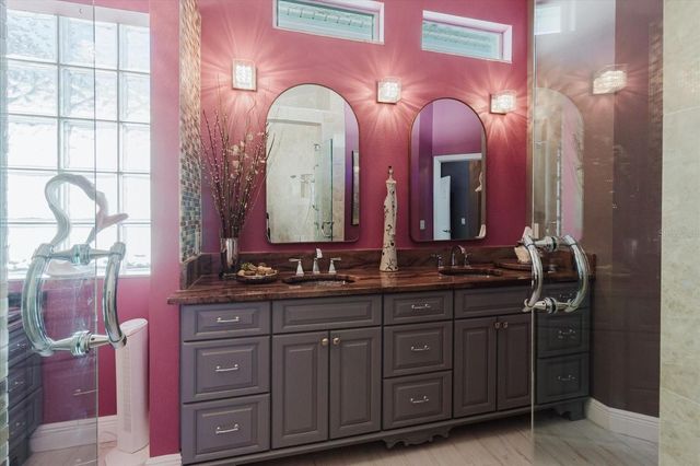 13510 WESTSHIRE DRIVE, Tampa, FL 33618