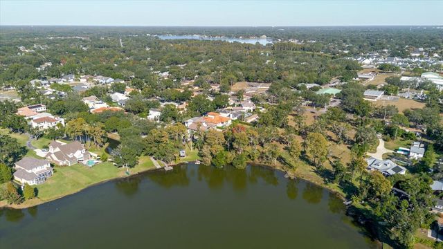 13510 WESTSHIRE DRIVE, Tampa, FL 33618