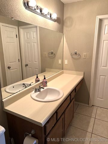 10026 S 93rd Avenue E, Tulsa, OK 74133