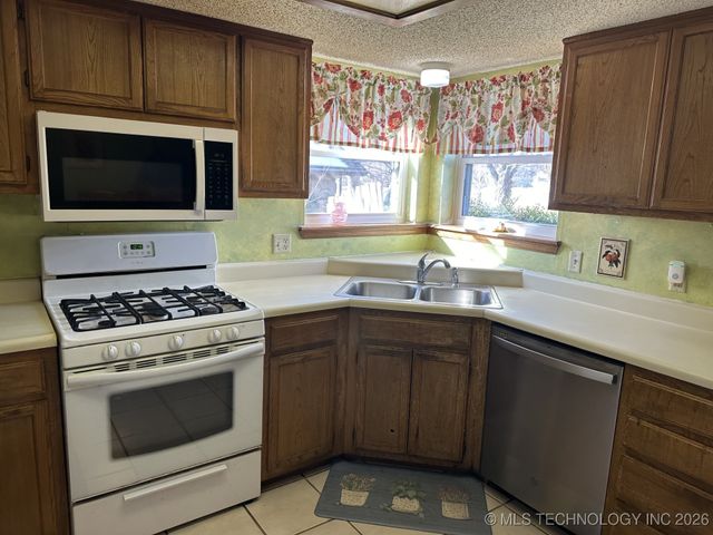 10026 S 93rd Avenue E, Tulsa, OK 74133