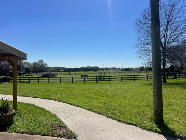 1670 W White Road, Byron, GA 31008