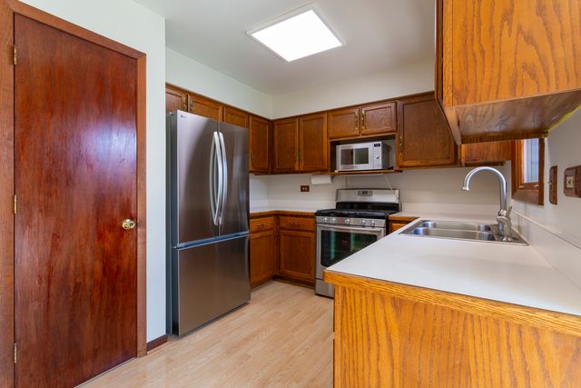 2906 Warren Dorris Drive, Joliet, IL 60435