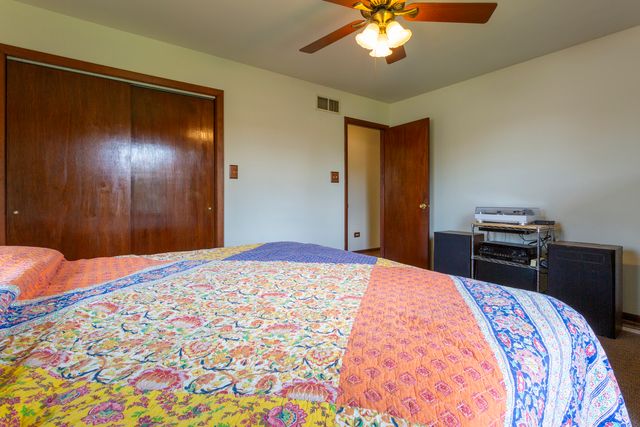 2906 Warren Dorris Drive, Joliet, IL 60435