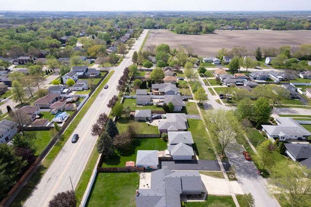 2906 Warren Dorris Drive, Joliet, IL 60435