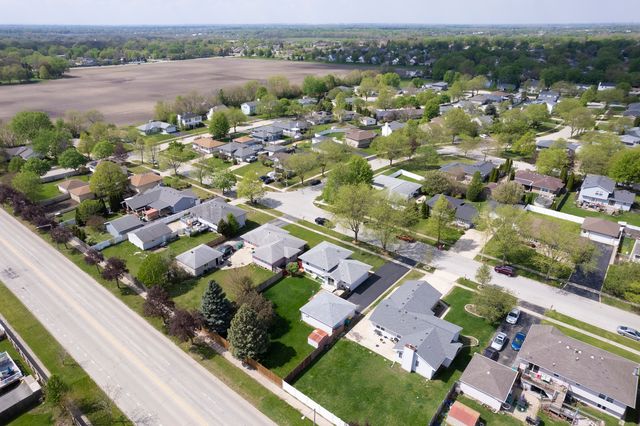 2906 Warren Dorris Drive, Joliet, IL 60435