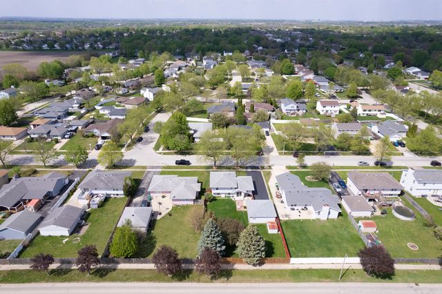 2906 Warren Dorris Drive, Joliet, IL 60435