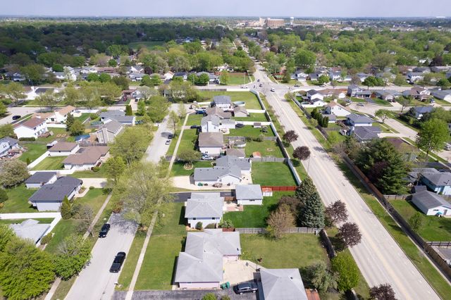 2906 Warren Dorris Drive, Joliet, IL 60435