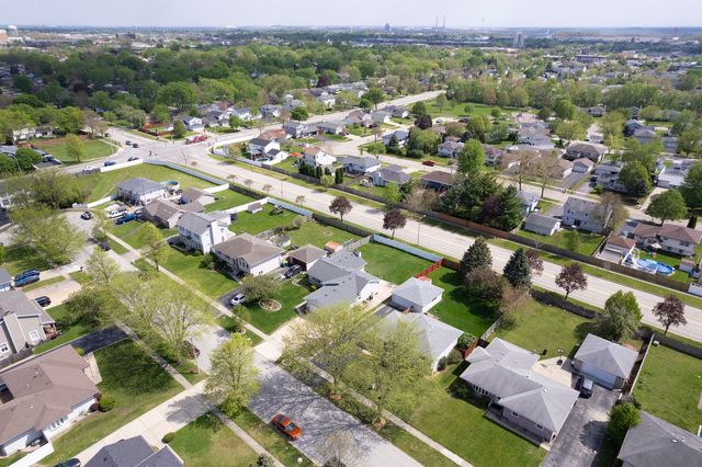 2906 Warren Dorris Drive, Joliet, IL 60435