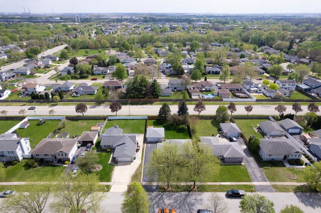 2906 Warren Dorris Drive, Joliet, IL 60435