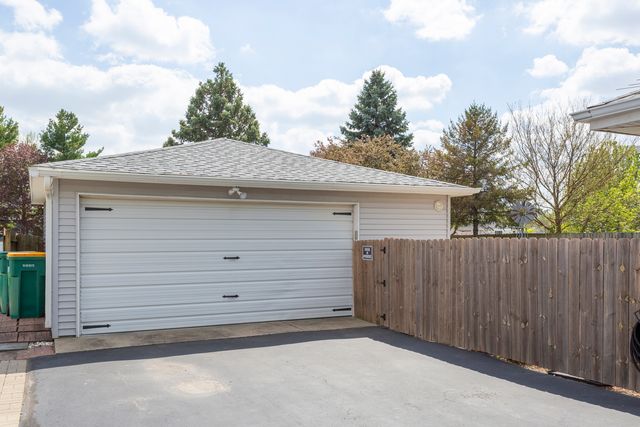 2906 Warren Dorris Drive, Joliet, IL 60435